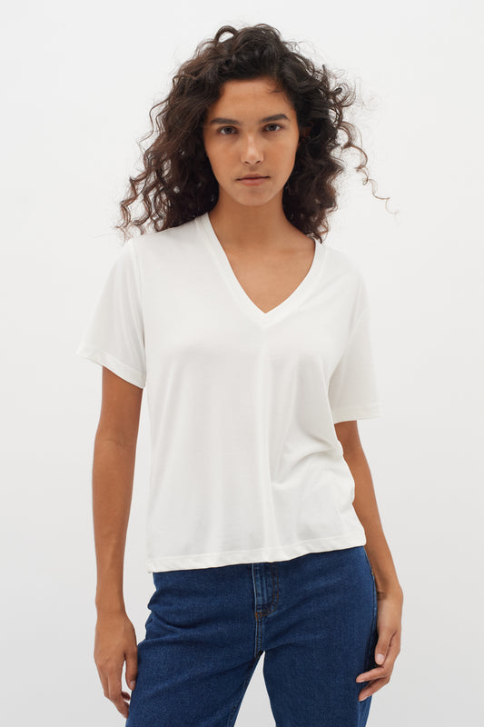 In Wear Liliana Base V Neck - Whisper White