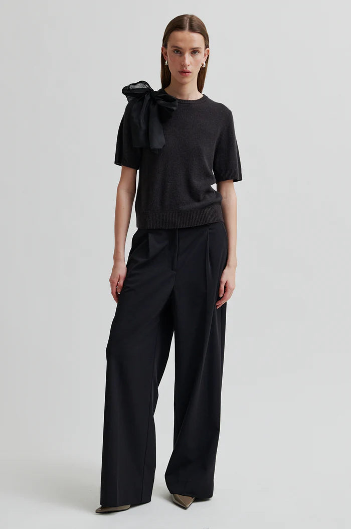 Second Female Leara knit